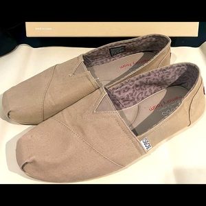 Bob’s memory foam canvas shoes